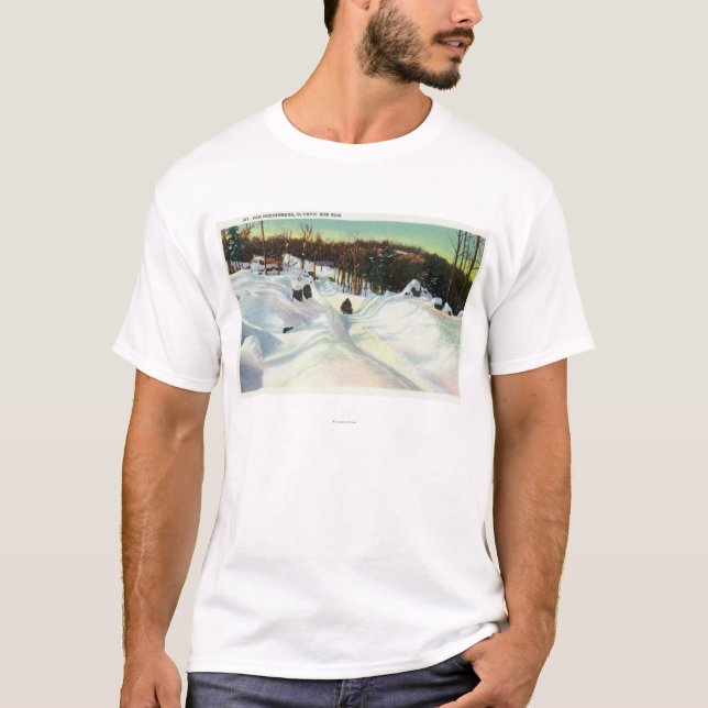 Den olympiska Bobsledspringan beskådar på Mt. Tee Shirt (Framsida)