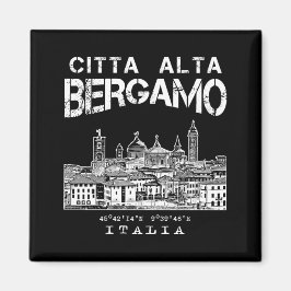 Den övre staden (Citta Alta) i Bergamo, Italien. Magnet