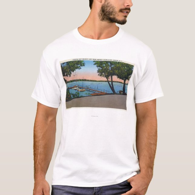 Den Owasco yachtklubben beskådar av Owasco sjön T-shirt (Framsida)