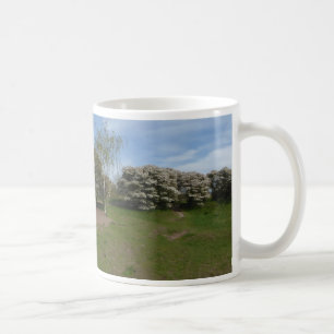 Den panorama- russinblommar med tar av planet kaffemugg