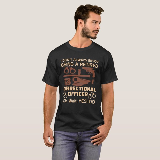 Den pensionerade kriminalvårdsanstalten t-shirt (Hel framsida)