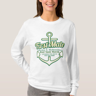 Den personifierade första kompisen ankrar den t shirt