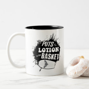 Den placerar lotionen i Basket. Två-Tonad Mugg