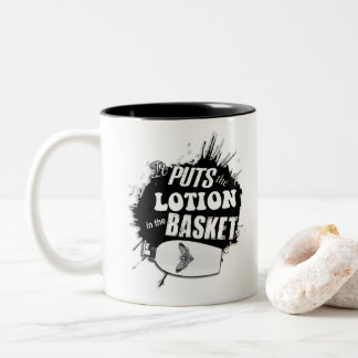 Den placerar lotionen i Basket. Två-Tonad Mugg