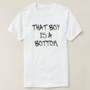 DEN POJKE ÄR EN GRUND T SHIRT