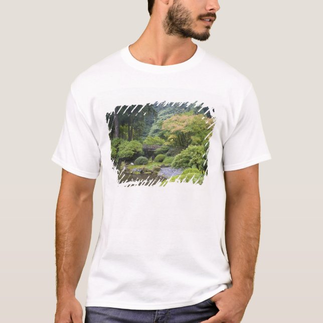 Den Promenadvand med halvmånebro T Shirt (Framsida)