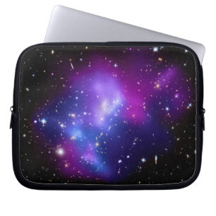 Den purpurfärgade galaxen samla i en klunga laptop sleeve