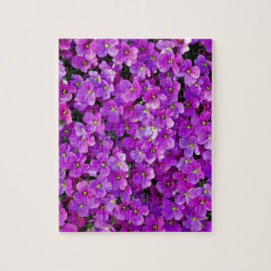 Den purpurfärgade violeten blommar bakgrund pussel