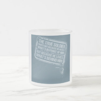 Den riktiga soldatmuggen frostad glasmugg