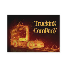 Den röda brinna lastbilen avfyrar in flammar