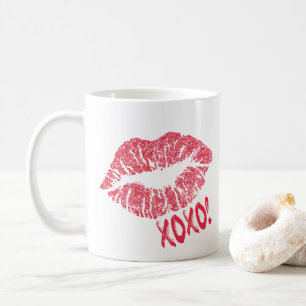 Den röda läppstiftkyssen markerar XOXO! Kaffemugg