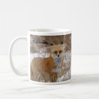 Den röda räven och spårar kaffemugg