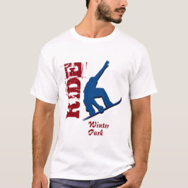 Den röda rittvintern parkerar snowboarden t-shirt