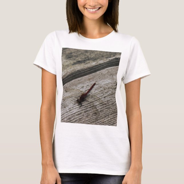 Den röda sländan t shirt (Framsida)
