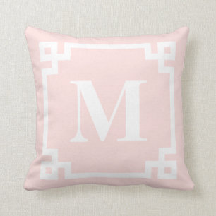 Den rodna rosa monogramen för greknyckelgränsen kudde