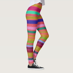 Den roliga färgglada regnbågen görar randig ret leggings