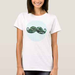 Den roliga färgrika påfågeln befjädrar mustasc t-shirt