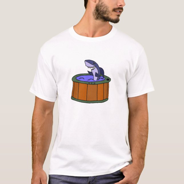 Den roliga hajen som blöter i en hett, badar tee shirt (Framsida)