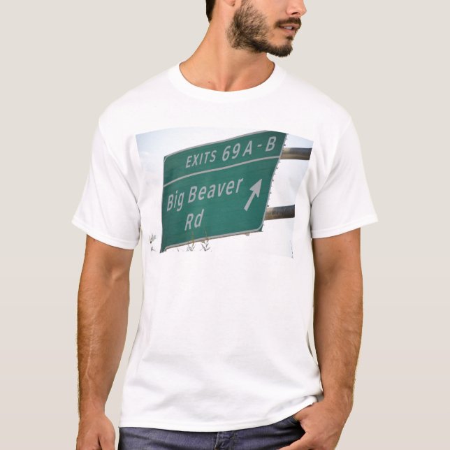 Den roliga huvudvägen undertecknar den stora bäver tee shirt (Framsida)