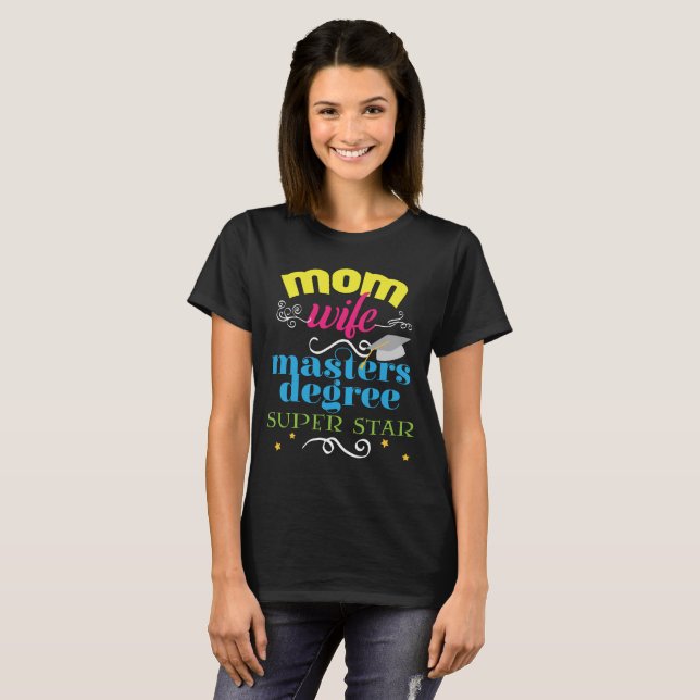 Den roliga mammafrun styr den toppna t shirt (Hel framsida)