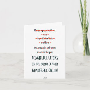 Den roliga nyfödd bebis "spikade det" kortet kort