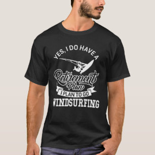 Den roliga pensionen planerar surfing t shirt