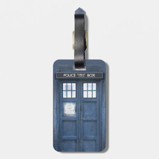 Den roliga polisen boxas handelsresandear bagagebricka