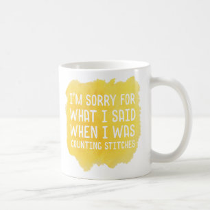 Den roliga virkningen syr muggen kaffemugg