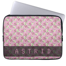 Den romantiska rosa pelargonen blommar någon text laptop sleeve