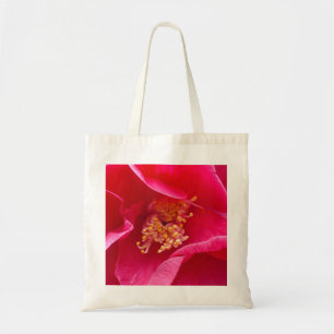 Den rosa camelliaen hänger lös tygkasse