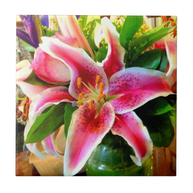 den rosa dagdrömmareliljan belägger med tegel kakelplatta (Framsidan)