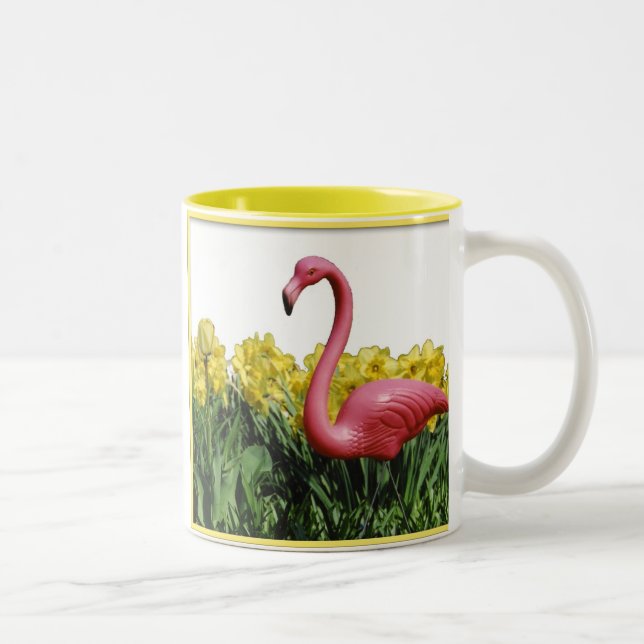 Den rosa flamingoen, visar mig att din trädgård Två-Tonad mugg (Höger)