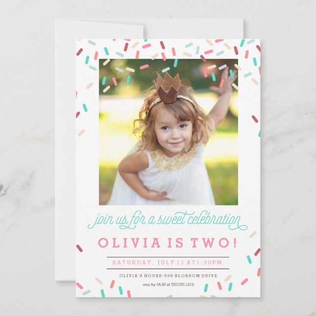 DEN ROSA MUNKEN STRILAR FÖDELSEDAGINBJUDAN INBJUDNINGAR (Framsida)