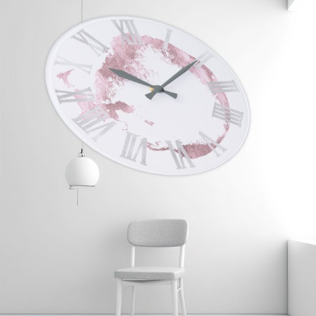 Den rosa romaren för vit rosrodnadgrått numrerar stor klocka (Pink White Rose Blush Gray Roman Numbers Large Clock)