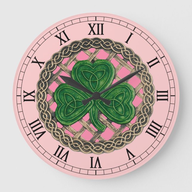 Den rosa shamrocken & romerska tal för Celtic Stor Klocka (Framsida)