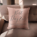 Den  Rosan Bröllop i Guld i Ro Kudde<br><div class="desc">Bästa dagen Alltid Bröllop Modern Girly Modern och Elegant Metallic Ro Guld  Rosa Party Pillow,  som är perfekt för Ro eller Guld  eller Rosa i Bröllop eller Möhippa. Denna party-kudde är perfekt för en Möhippa Bröllop-gåva. Om du behöver ytterligare matchande artiklar kontaktar du designern.</div>