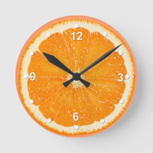 Den saftiga orange kökväggen tar tid på rund klocka