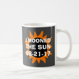 Den sammanlagda sol- förmörkelsen Mooned jag den Kaffemugg