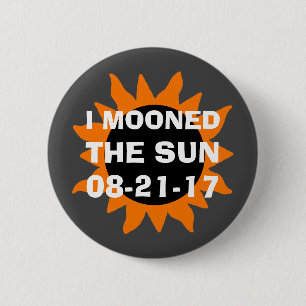 Den sammanlagda sol- förmörkelsen Mooned jag sol Knapp