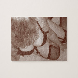 Den Sensuous kvinnan i damunderkläder, mognar Pussel