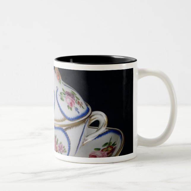 Den Sevres bunken och pläterar, 1764 Två-Tonad Mugg (Höger)