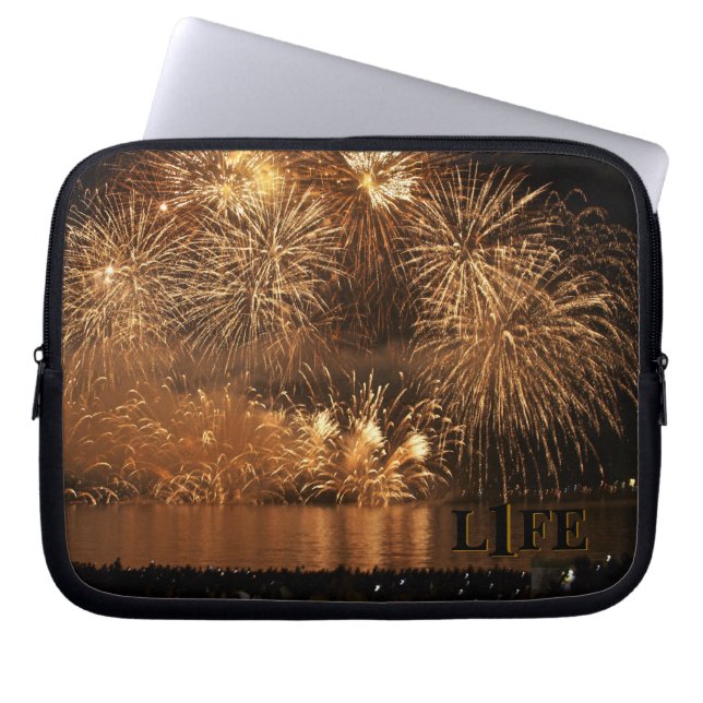 Den skyddande laptop sleeve täcker (Framsidan)