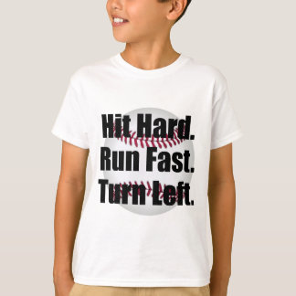 Den slå hårda springan fastar den lämnade vänden t shirt