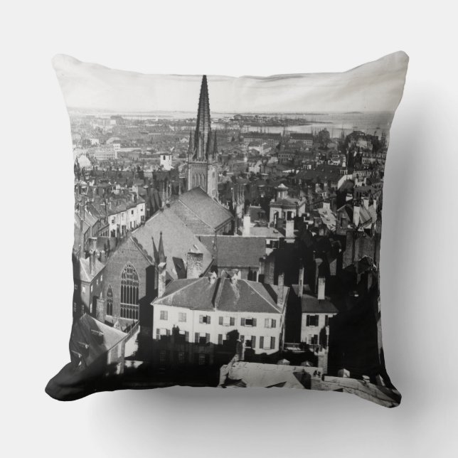 Den smyckade spiren av en kyrka i Boston Kudde (Framsida)