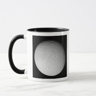 Den södra Polen av Saturns måne Tethys Mugg