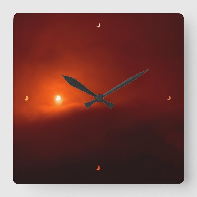 Den sol- förmörkelsen tar tid på fyrkantig klocka (Framsida)