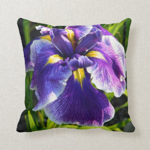 Den soliga purpurfärgade irisen kudder kudde