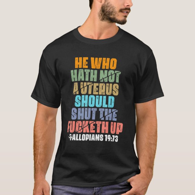 Den som inte har någon Uterus ska hålla käften T Shirt (Framsida)
