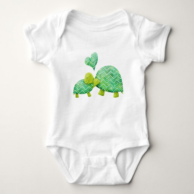 Den söta sköldpaddan kramar mamman och babyen t-shirt (Framsida)