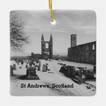 Den St Andrews Skottland domkyrkan fördärvar i snö